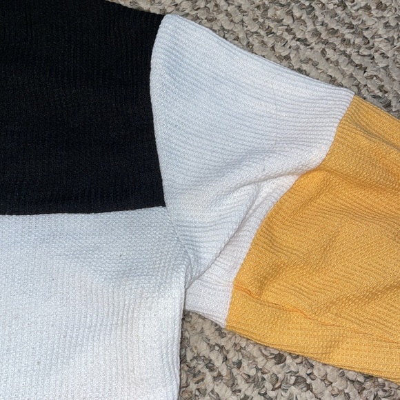 Hollister Light Weight Sweater - Picture 2 of 4